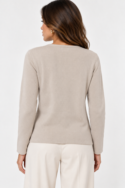 Cardigan donna beige in maglia visto sul retro, con maniche lunghe e vestibilità avvitata non aderente