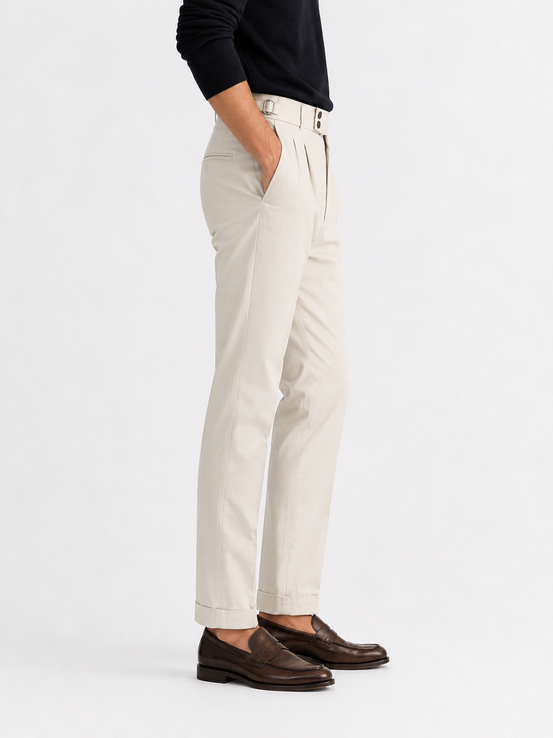 Pantalone sartoriale uomo con fibbie beige vista laterale – tessuto cotone elastene estivo MEJ Frarò