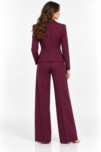Tailleur donna bordeaux Made in Italy con giacca doppiopetto e pantalone palazzo, vista posteriore