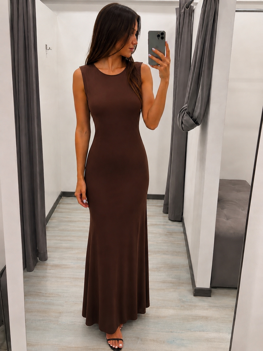 Abito Lungo elegante donna in Moro - vista frontale indossato da modella - Made in Italy con tessuto leggero di alta qualità"