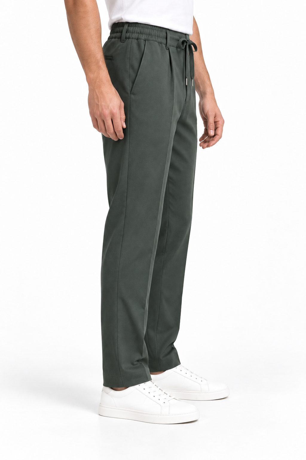 Pantalone uomo punto Milano verde scuro, indossato di tre quarti, con tasche laterali e laccetto in vita.