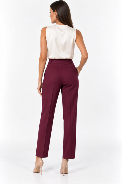 Pantalone donna invernale capri bordeaux a vita alta, vista posteriore indossato