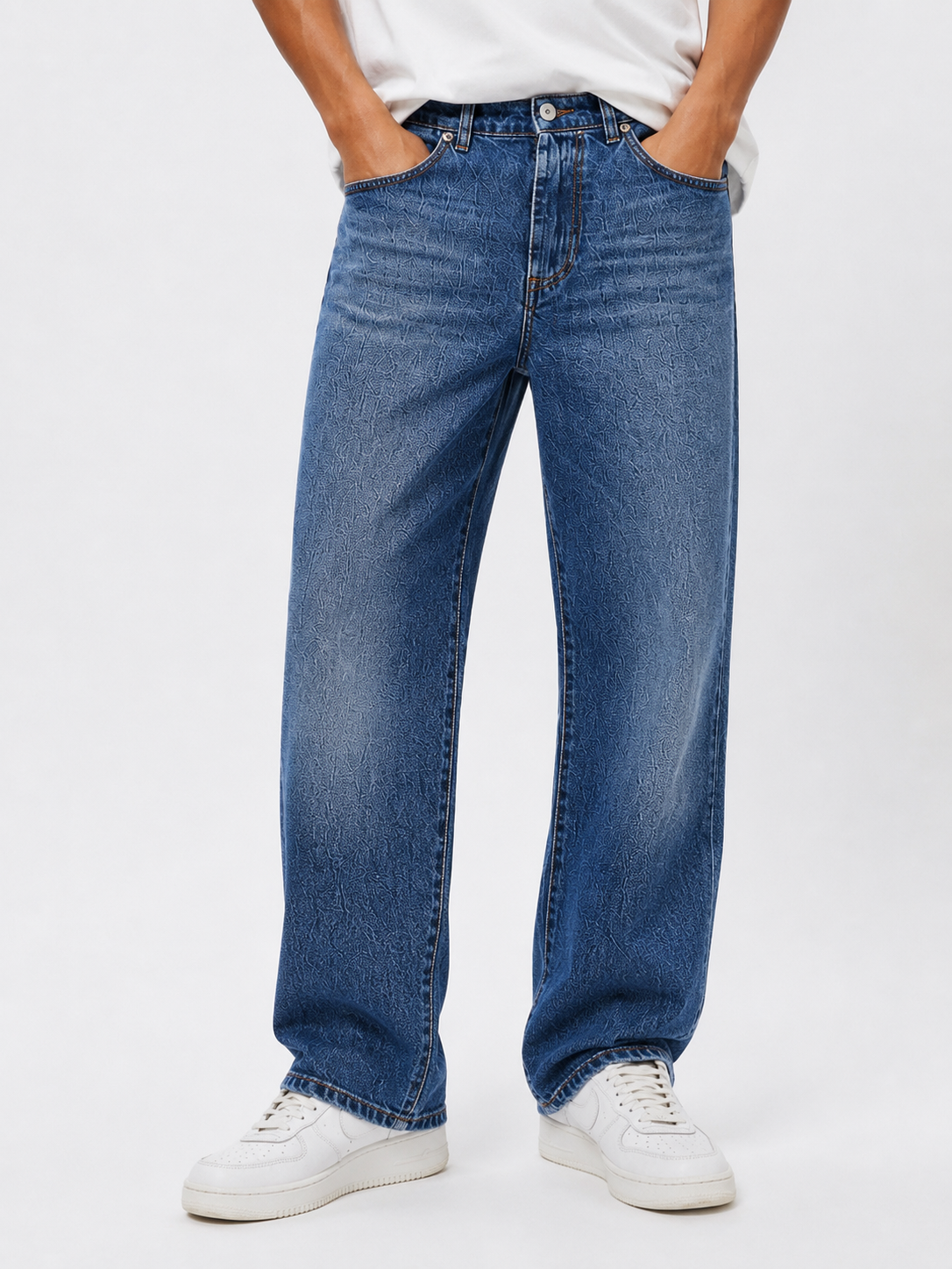 Jeans uomo gamba larga wide leg sabbiato - vista frontale dettaglio vestibilità indossato