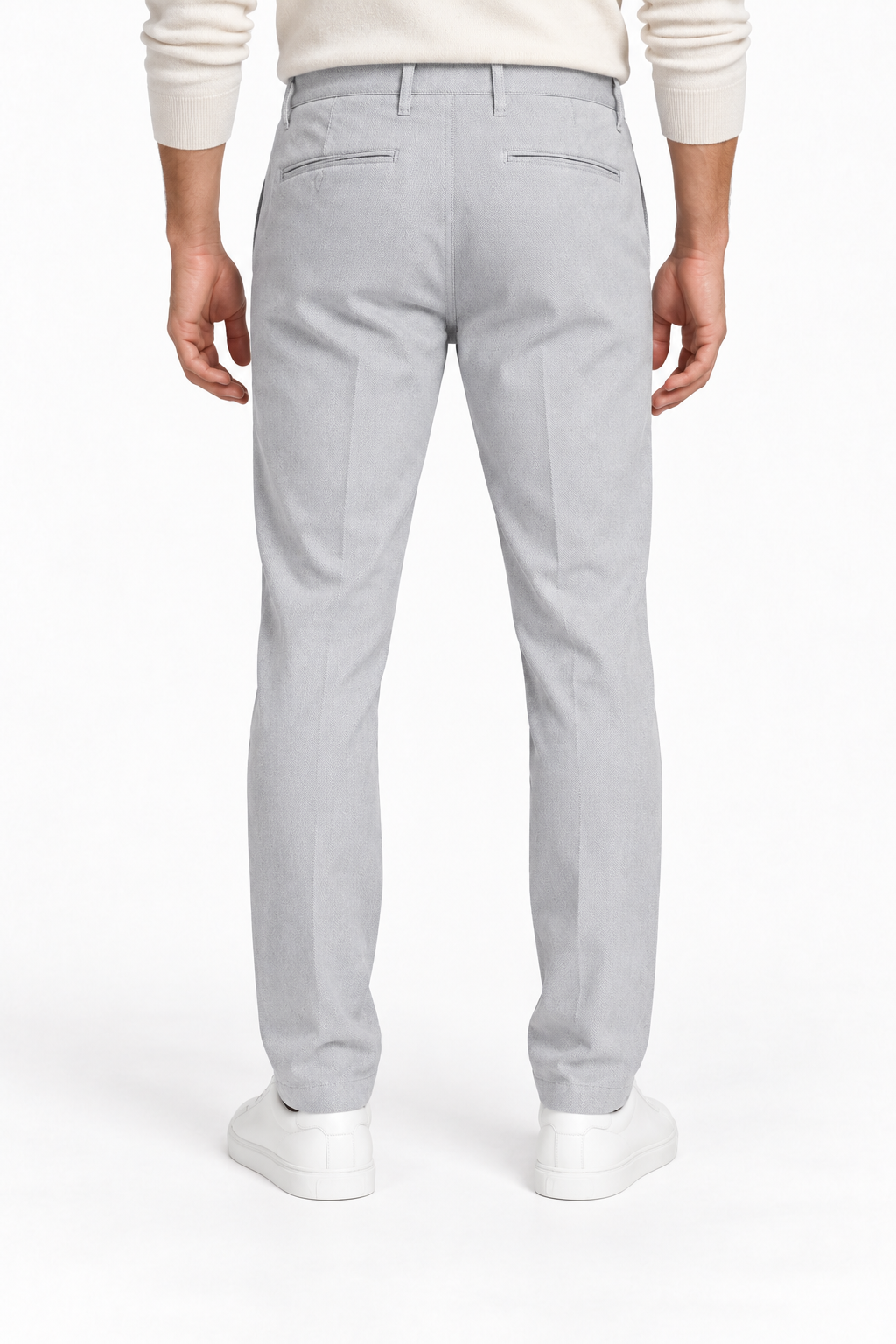 Pantalone uomo in fustagna spigata grigio chiaro, vista posteriore indossato con tasche a filetto.