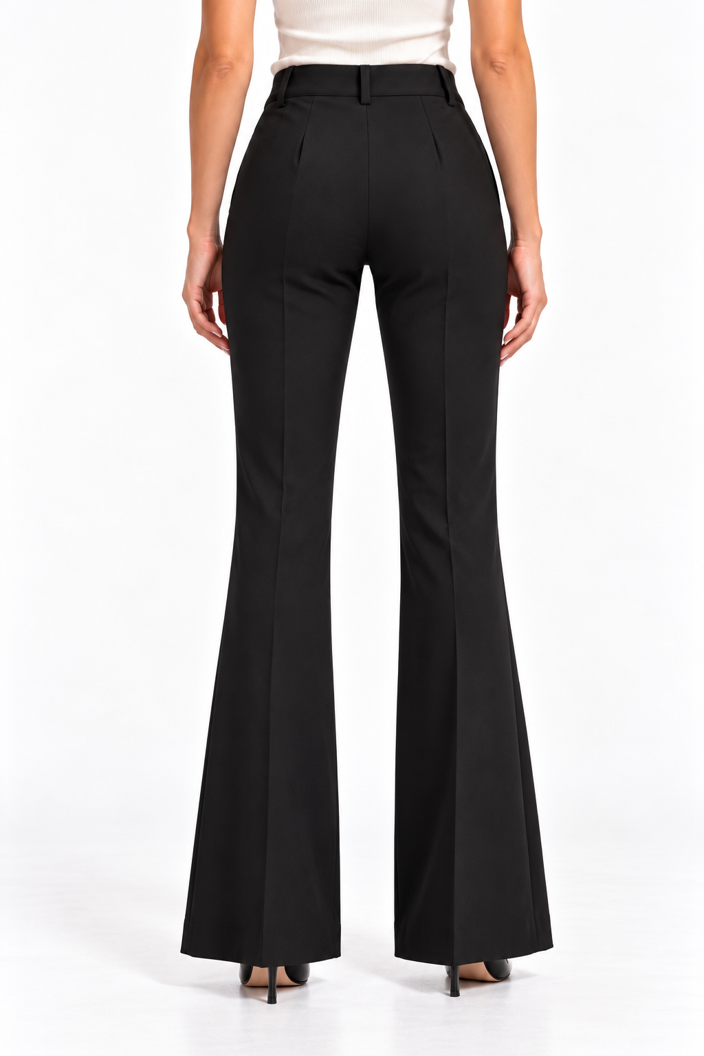 Pantalone donna a zampa Erica Bellucci nero indossato, vista posteriore della vita alta e delle gambe svasate.