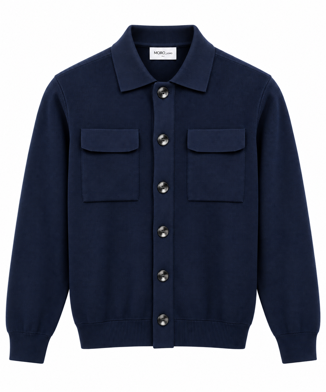 “Cardigan uomo 501 Moro dark blu, vista frontale del capo con collo polo, bottoni e tasche sul petto”
