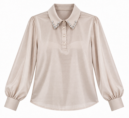 Camicia donna a polo 152 color burro non indossata, vista frontale con colletto gioiello, bottoni e maniche lunghe.