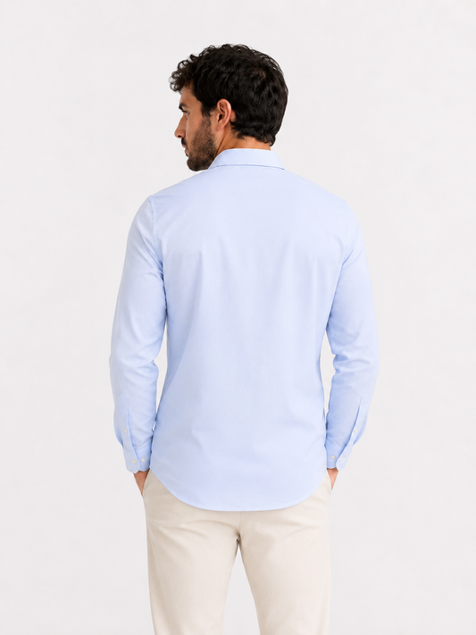 "Camicia uomo performance no stiro celeste collo francese - tessuto tecnico elastico EP Italia" vista posteriore indossata da modello