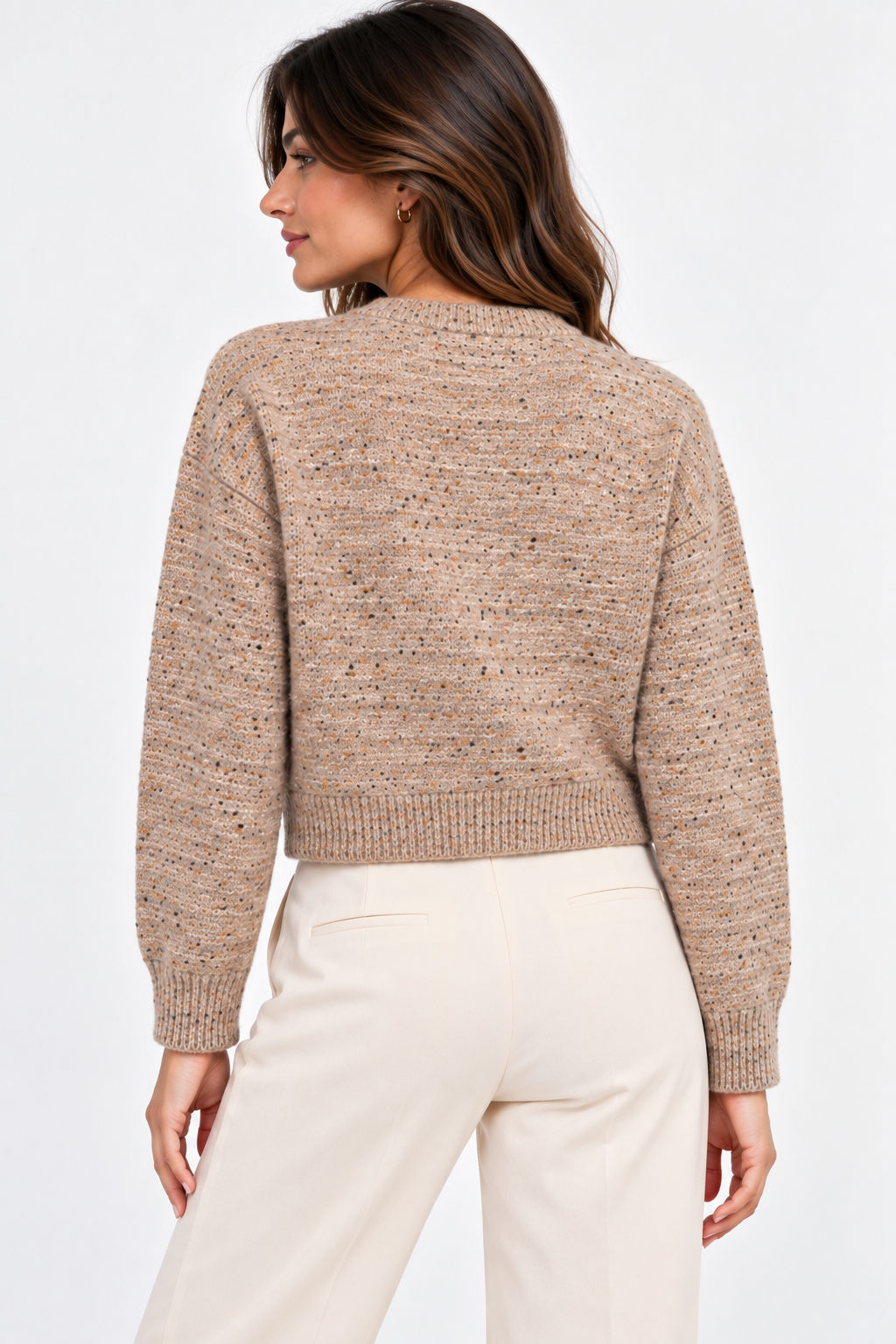 Cardigan donna Diadem Tiffosi beige mélange indossato, vista posteriore con fondo e polsini a costine.