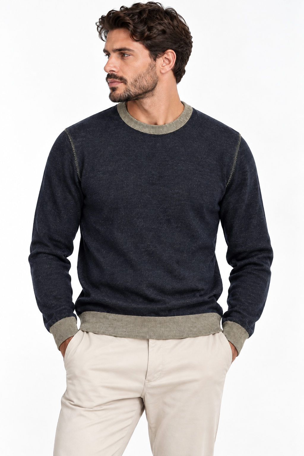 Maglia uomo Tadeu blu melange in 100% cotone, indossata frontalmente, con girocollo, polsi e fondo a contrasto beige