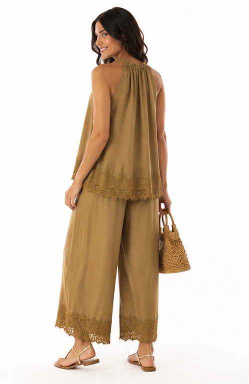 Completo donna Fly Out camel - vista posteriore - pantalone palazzo vita alta con pizzo - abbigliamento donna elegante Frarò
