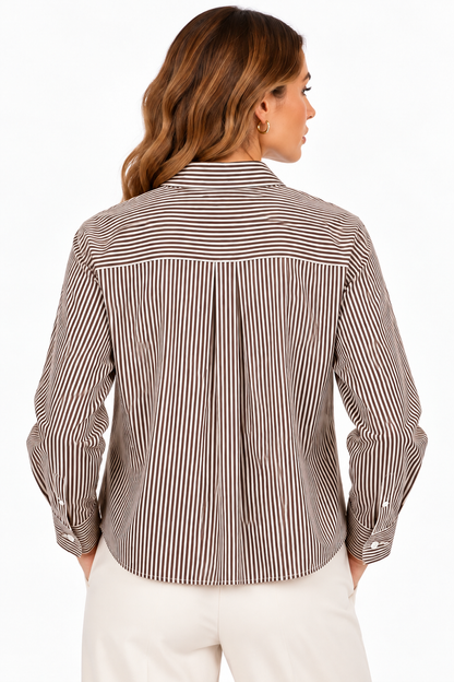 Camicia donna a righe Marao 100% cotone, vista posteriore con vestibilità morbida - indossata da modella