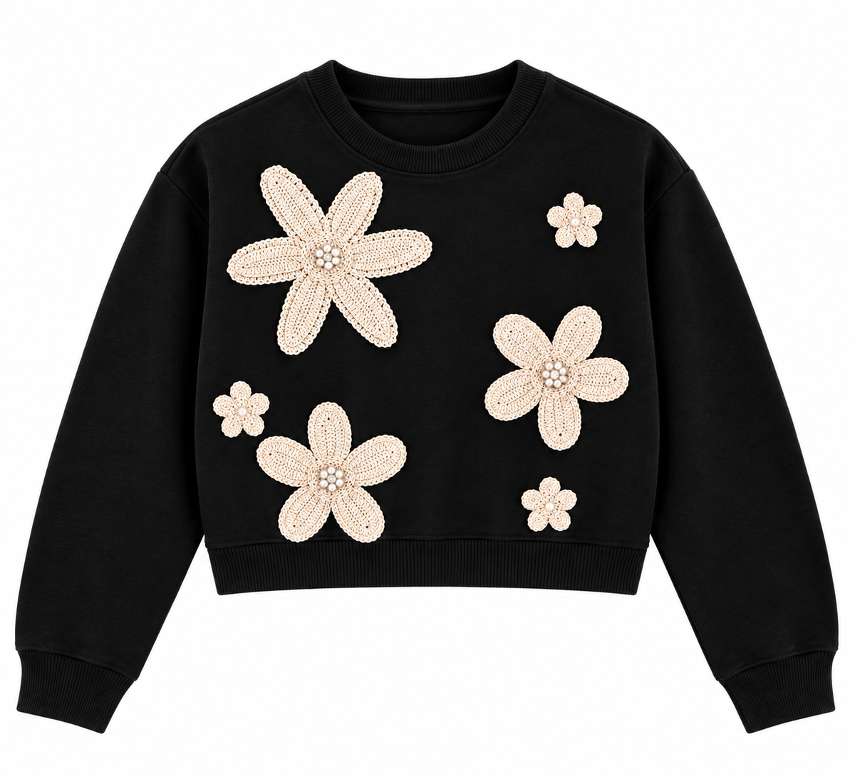 Maglia donna crop nera 8090 su fondo bianco, con girocollo, maniche lunghe e applicazioni floreali color panna con dettagli perlati sul davanti.