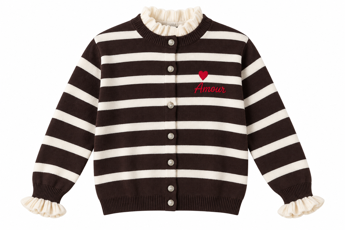 Cardigan donna 730 cioccolato, vista frontale del capo con righe chiare e ricamo Amour con cuore rosso.