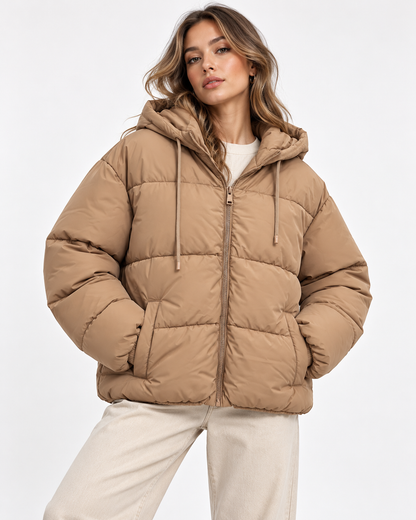 Giubbotto donna piumino donna Stutz Tiffosi camel indossato, vista frontale con cappuccio e zip