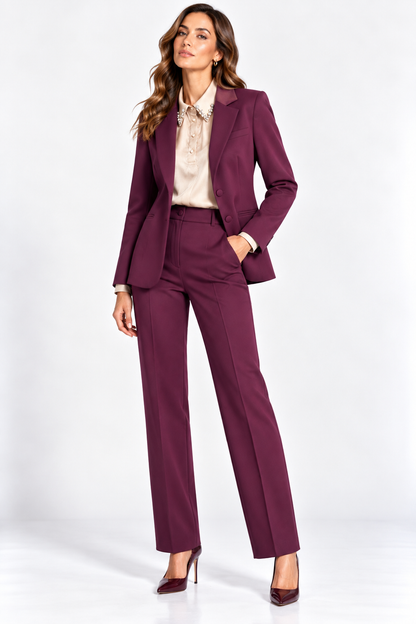 Tailleur donna 549 bordeaux Erica Bellucci, vista frontale con giacca aperta e pantalone a vita alta