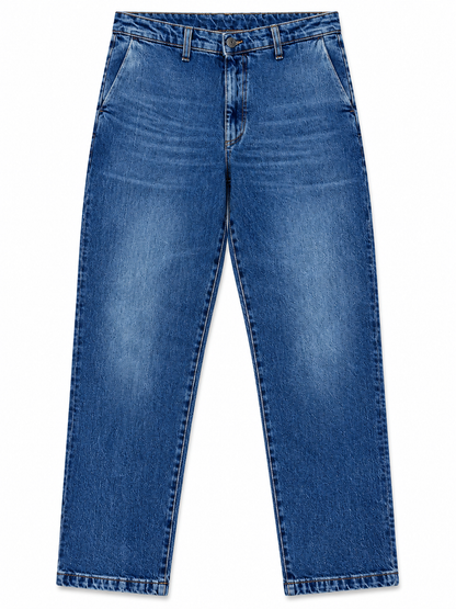 Jeans uomo Japan 2763 Moro fotografati frontalmente, con lavaggio blu e tasche all’americana
