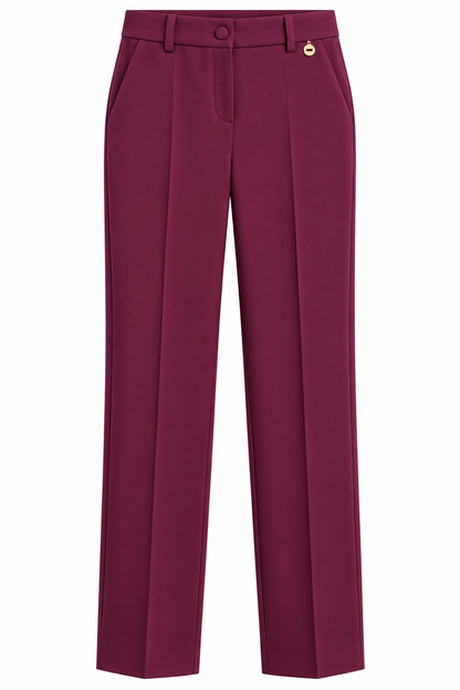 Pantalone bordeaux del tailleur donna 549 Erica Bellucci, vista frontale con passanti, bottone e piega lungo la gamba.
