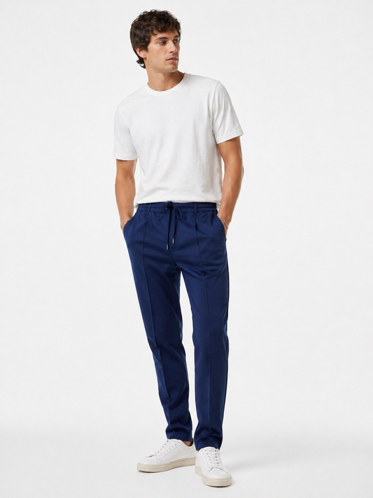 pantalone Uomo punto milano blu - indossato da modello total look - abbinato a t-shirt in bianco