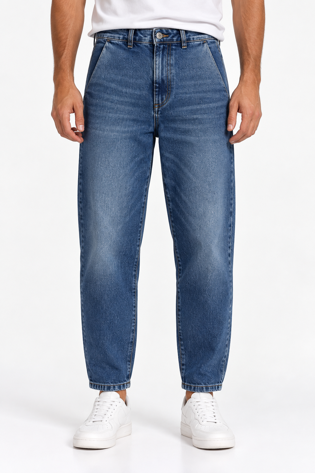 Jeans uomo Japan 2763 Moro indossati, vista frontale del lavaggio blu e delle tasche all’americana