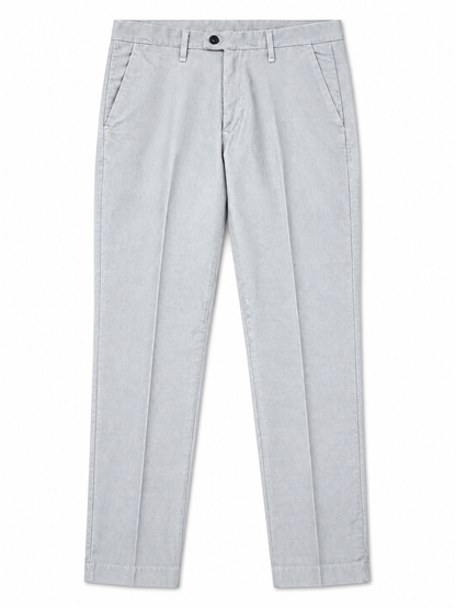 Pantalone uomo in fustagna  grigio chiaro, vista frontale del capo con tasche oblique e piega lungo la gamba.
