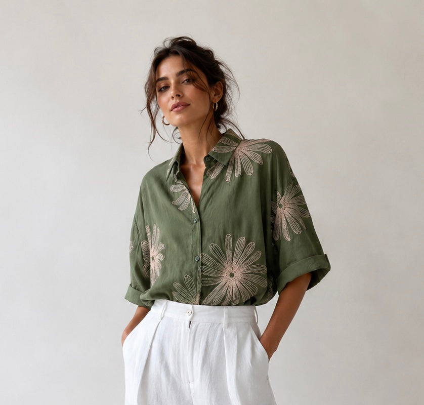 Camicia donna manica corta in TENCEL® colore verde militare, vestibilità ampia, collo alla francese, Made in Italy – Frarò
