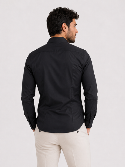 Camicia uomo soft basic nera elegante da uomo Frarò - vista posteriore - indossata da modello - dettagli riprese e fondo - Made in Italy