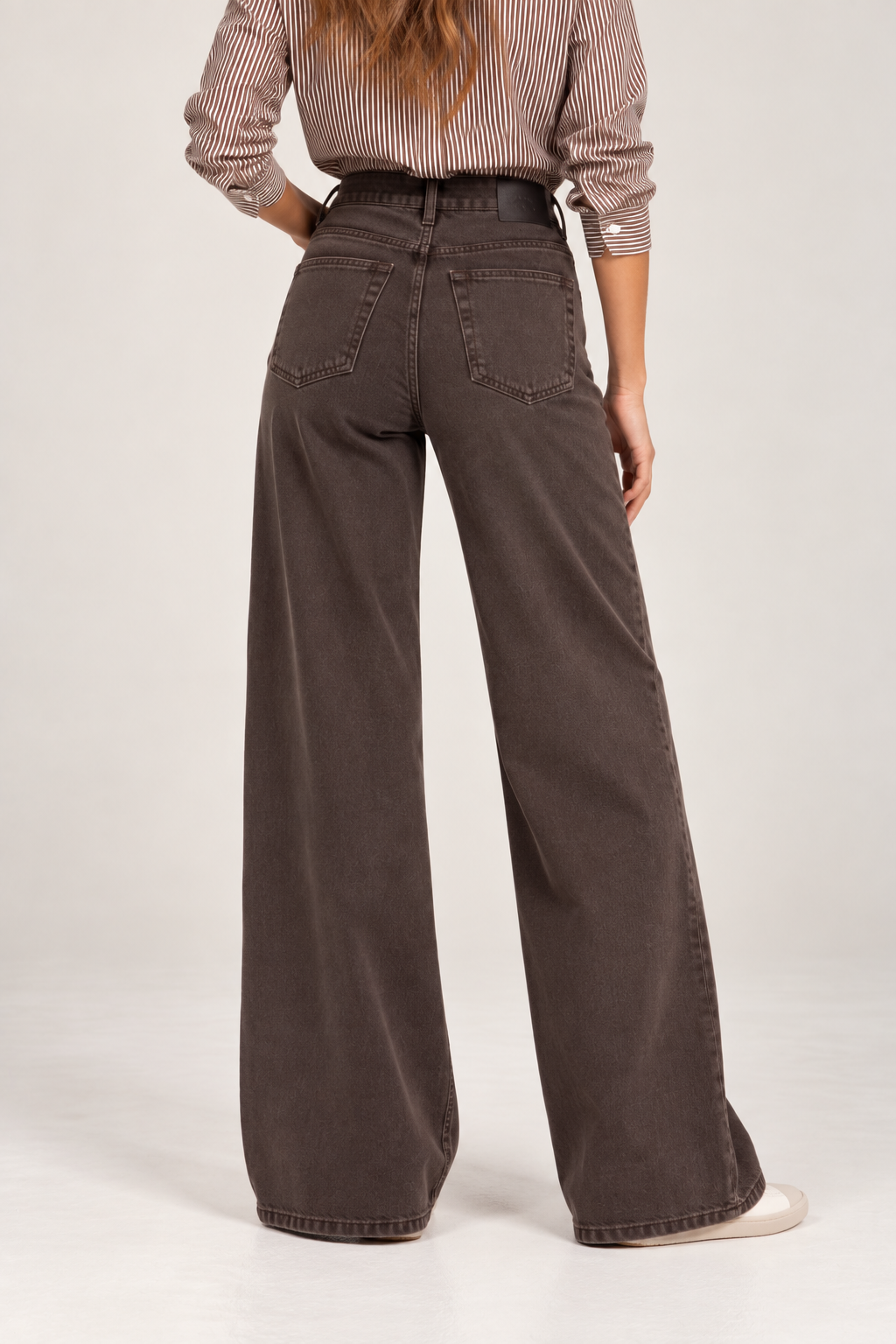 Jeans wide leg donna marrone Tiffosi Celine – vista posteriore con tasche e gamba  ampia in cotone