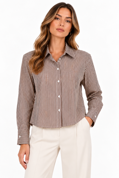Camicia donna a righe  Marao marroni e bianche in cotone, vista frontale - indossata da modella