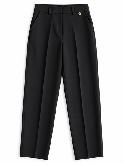 Pantalone donna sartoriale 026 nero non indossato, vista frontale con passanti in vita, pieghe e tasche laterali.