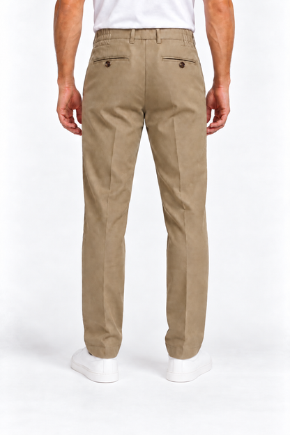 Pantalone uomo armaturato invernale Moro bruciato, indossato, vista posteriore con tasche a filetto e bottoni

