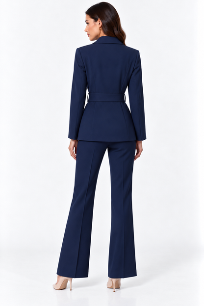 Tailleur donna blu Erica Bellucci con blazer cinturato e pantalone a zampa, vista posteriore