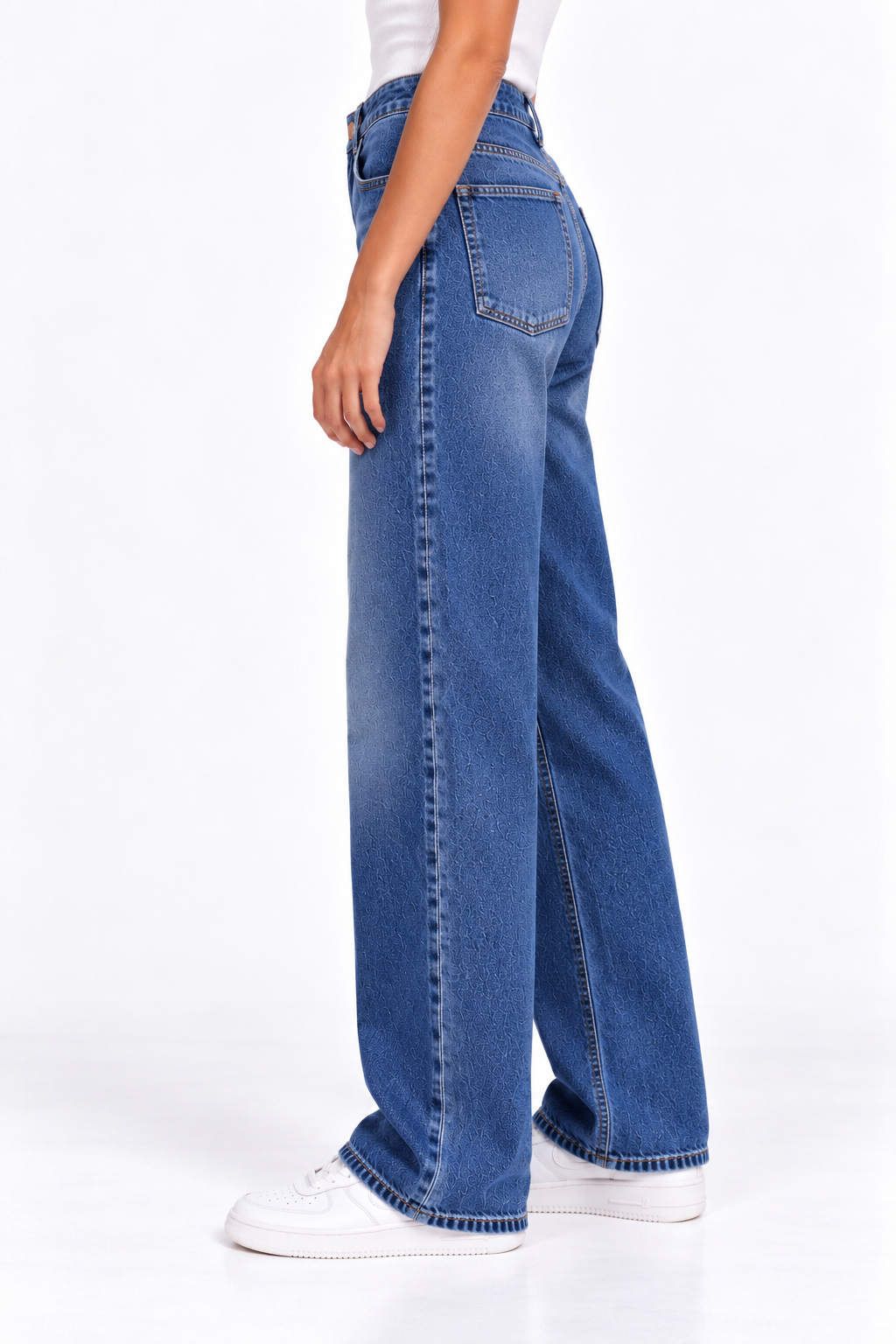 Jeans donna blu denim wide leg modello Celine 10 Frarò, vista laterale intera indossato da modella 