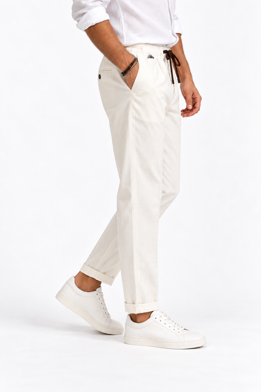 Pantalone uomo lino e cotone panna estivo vista laterale - indossato da modello - Made in Italy Frarò