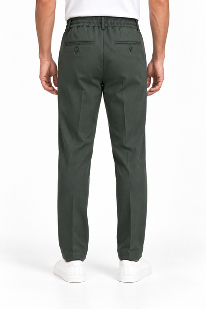 Pantalone uomo punto Milano verde scuro, vista posteriore con vita elasticizzata e tasche a filetto con bottone.