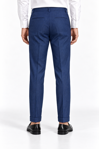 Pantalone uomo sartoriale 748 Moro blu, indossato, vista posteriore con tasche a filetto