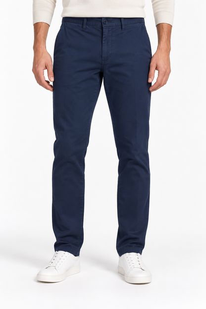 Pantalone uomo Moro 01S blu scuro slim fit, vista frontale indossato.