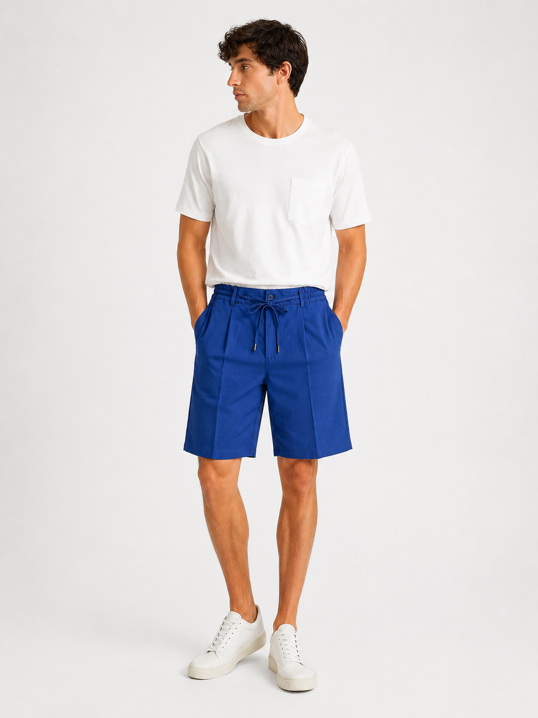 Bermuda uomo Punto Milano blu con tasca america e laccetto in vita - total look indossato con t-shirt in bianco - Made in Italy – Frarò Shop