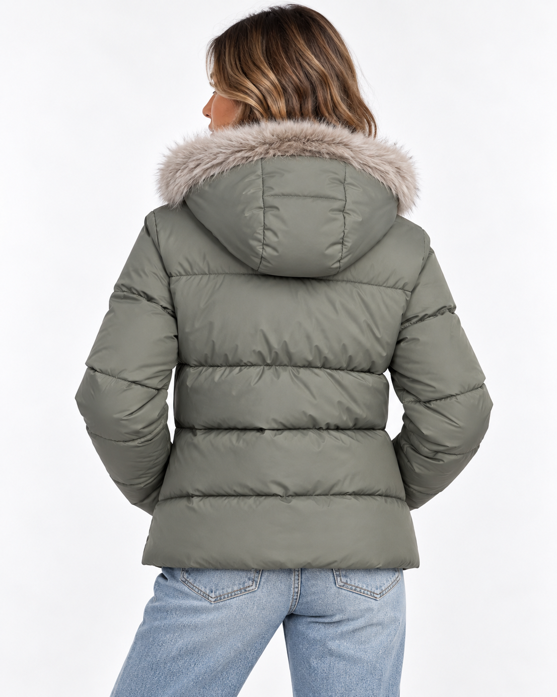 Giubbotto donna Cora verde salvia indossato, vista posteriore con cappuccio.