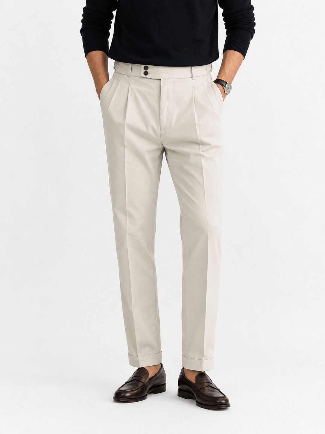 Pantalone sartoriale uomo con fibbie beige indossato – abbinamento smart casual estivo MEJ Frarò