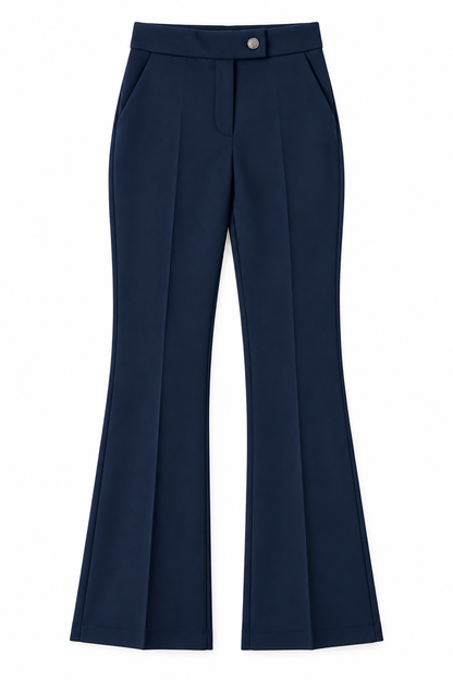 Pantalone donna a zampa 2958 blu scuro steso su fondo bianco, vista frontale con bottone e tasche laterali.