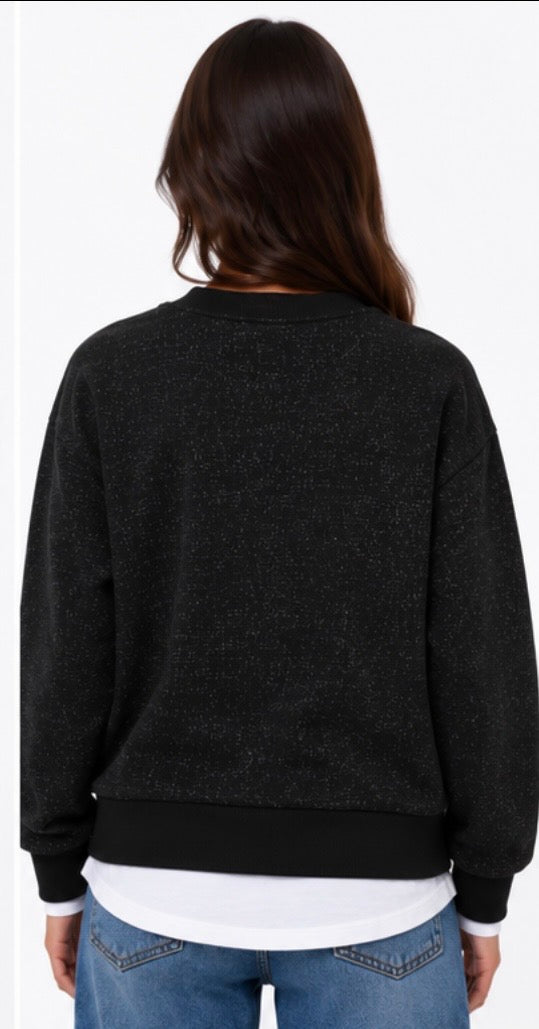 Vista posteriore della felpa donna Bitsy Tiffosi nera con fondo effetto camicia bianca
