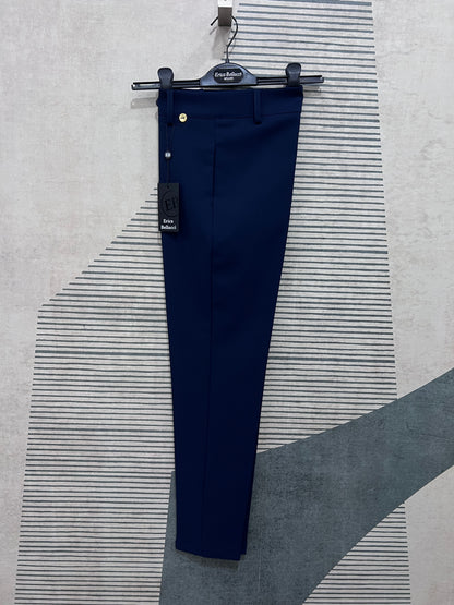 Pantalone donna invernale capri dark blu Made in Italy con abbottonatura sovrapposta, vista frontale