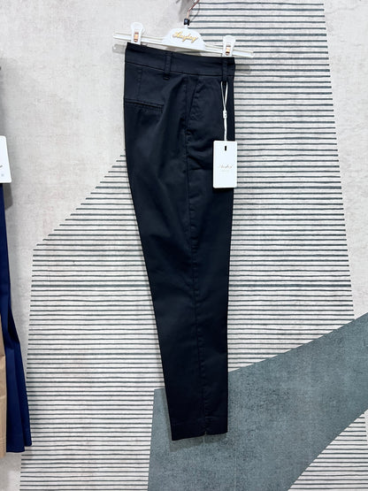 "Pantalone Any in cotone Capri colore nero, vista laterale"