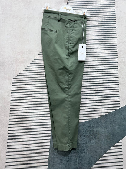 "Pantalone Any in cotone Capri colore militare, vista laterale"