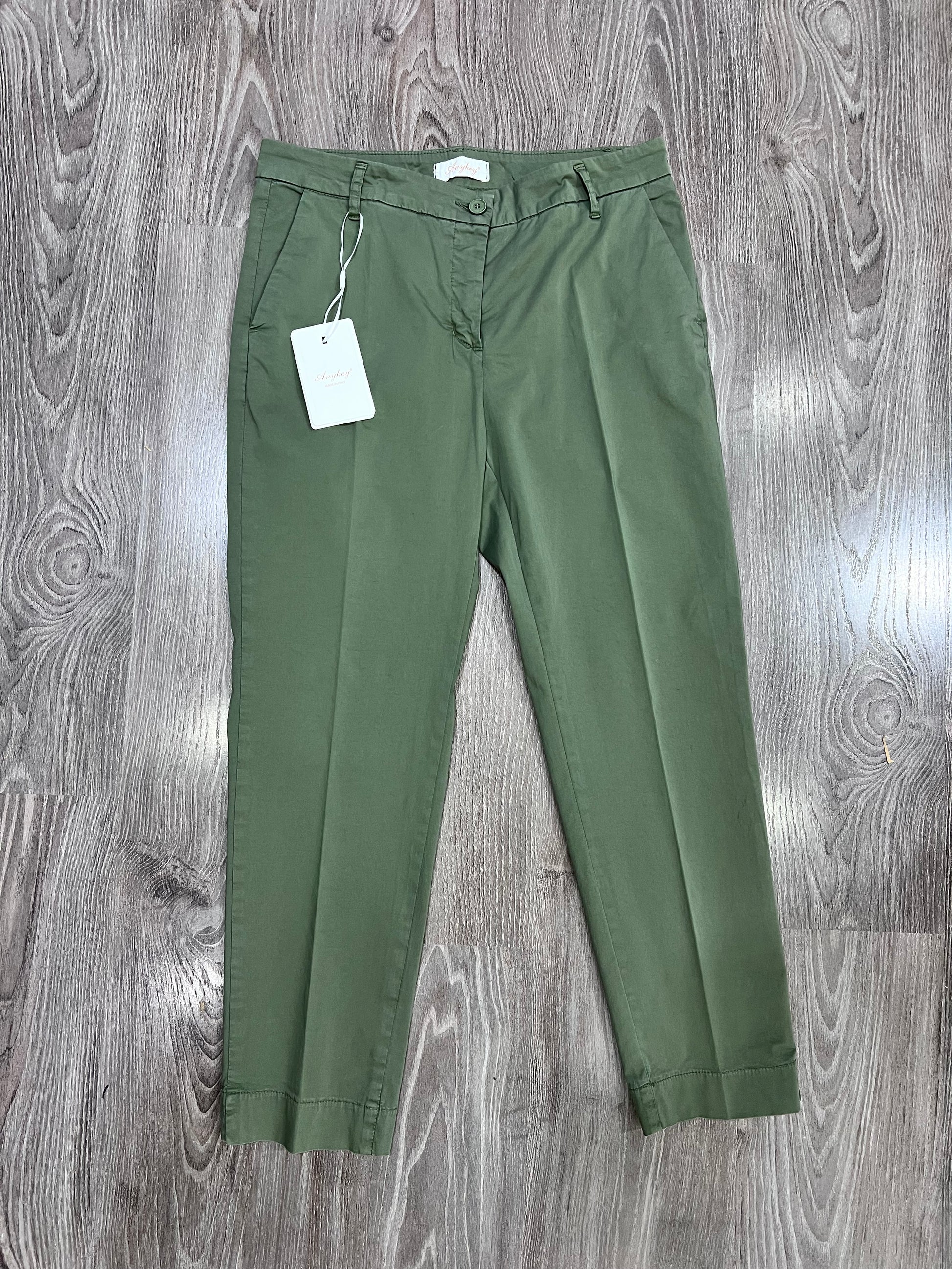 "Pantalone Any in cotone Capri, dettaglio tessuto 100% cotone di alta qualità"