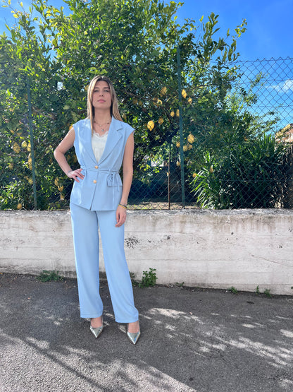 "Pantalone palazzo ad alta vita del Completo Cord Set GL in colore polvere. Vestibilità comoda e regolare."
