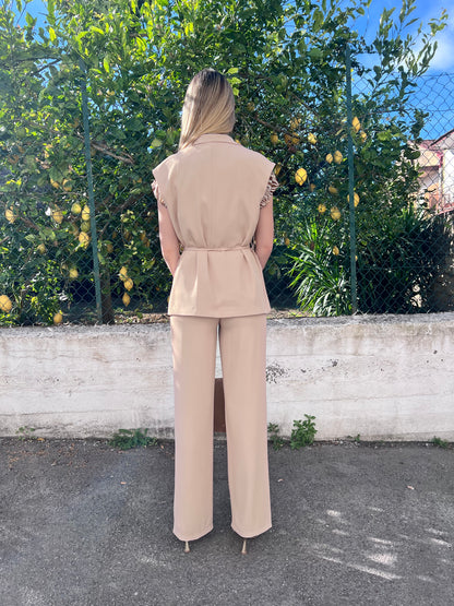 "Completo Cord Set GL indossato. vista posteriore, Outfit elegante e versatile per diverse occasioni."