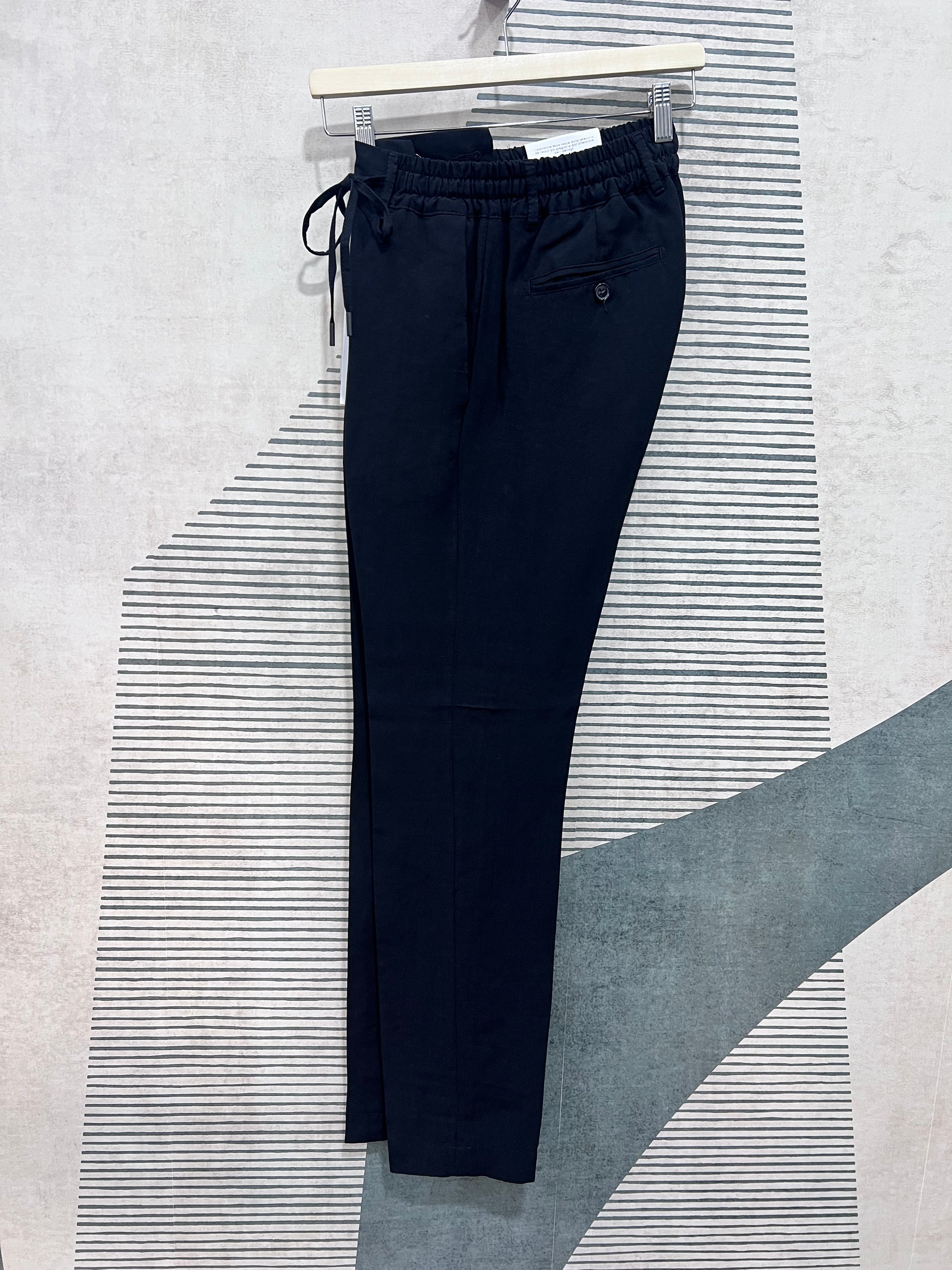 Pantalone uomo lino e tencel nero - vista laterale