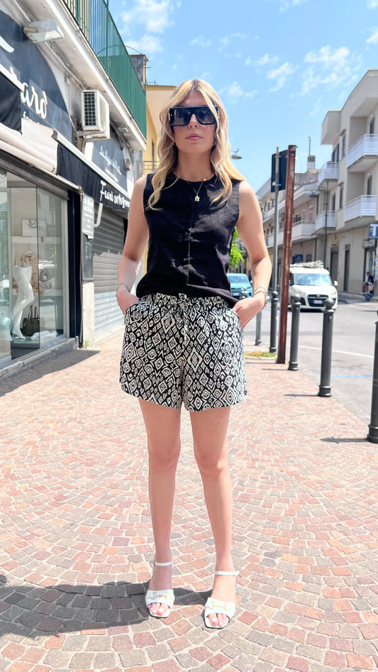 "Shorts SHO lino viscosa donna indossati modella outfit estivo casual"